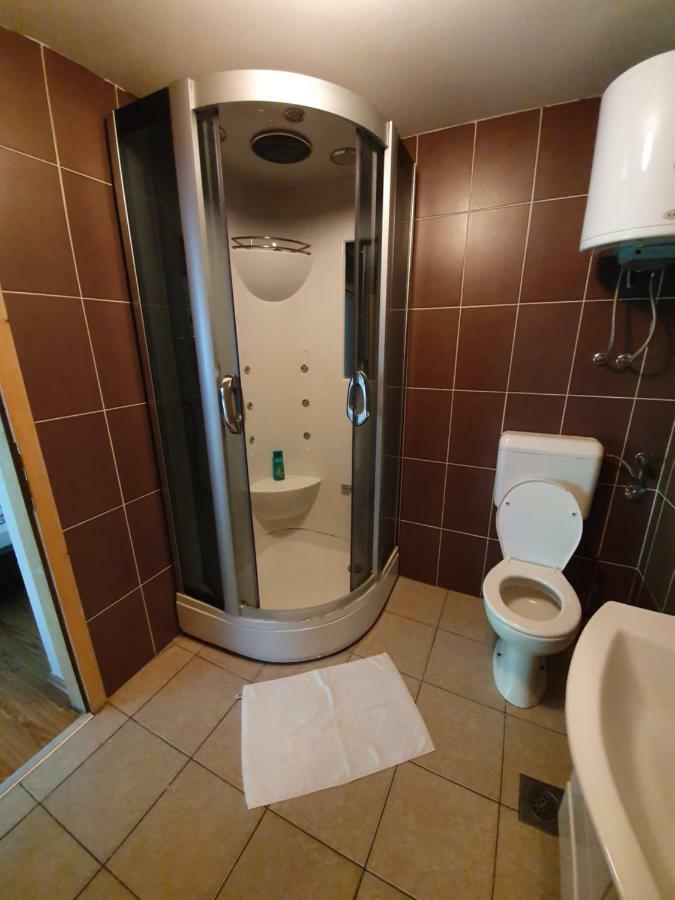 Damir Emir Hotell Tuzla Rom bilde